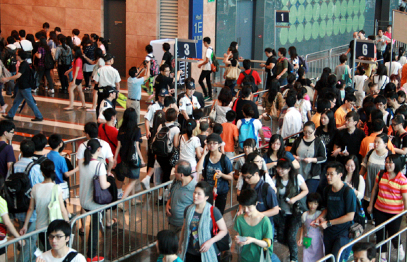 香港书展开幕 基督教坊各摊位各放异彩