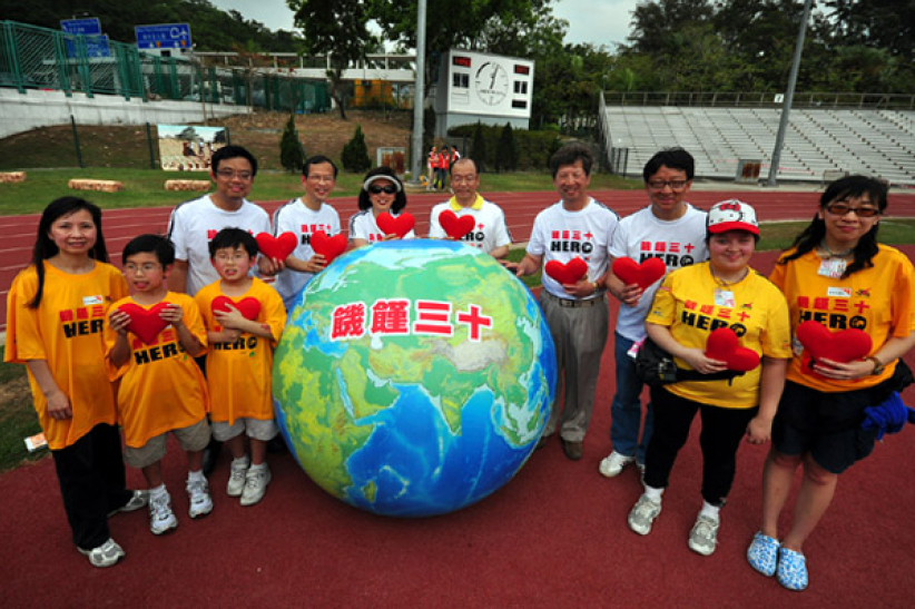 「苦力议员」「饥馑小兄弟兵」挨饿30小时助贫童