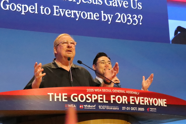 華理克牧師在WEA大會首日挑戰牧者：像耶穌一樣教導、禱告、醫治