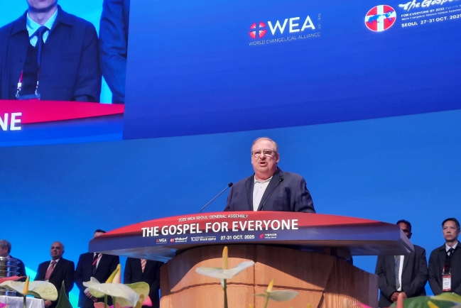 世界福音聯盟大會上主領聖餐 華理克證道：為大使命重新連結