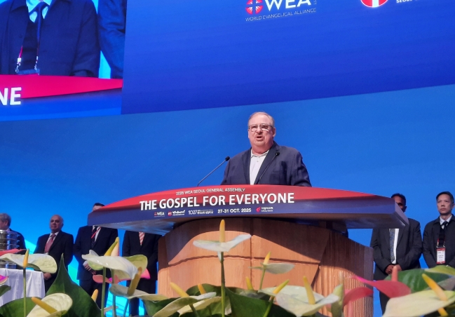 世界福音聯盟大會上主領聖餐 華理克證道：為大使命重新連結