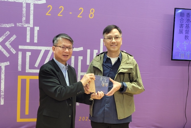 「清潔阿嬸」寫入聖經?梁柏堅廣東話意譯連結時代處境