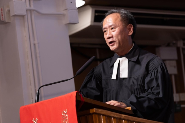 崇基神學院神學日:梁金華牧師分享「不違天召,相隨到底」