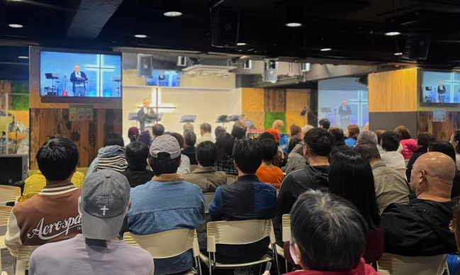 港台牧者為宏福苑祈禱 何志滌牧師提心靈重建「五重奏」