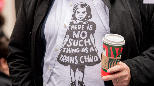 意大利法院承认13岁少女变性身份 成最年轻跨性别案例