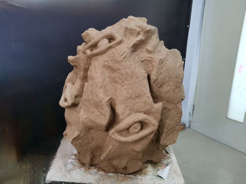 在一塊石頭上有七眼