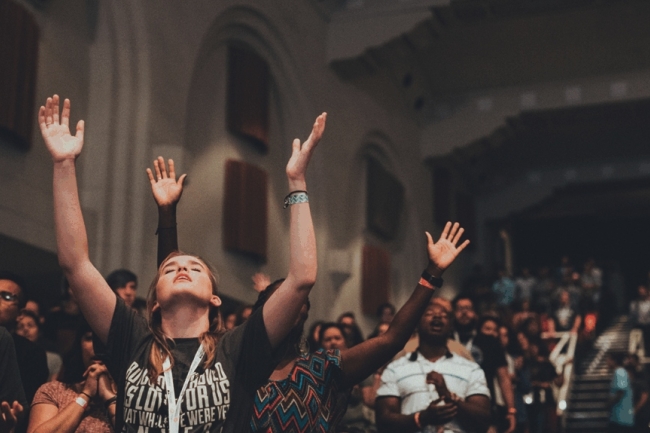 年輕英國人因轉向基督教 政治領袖卻「迴避」教會