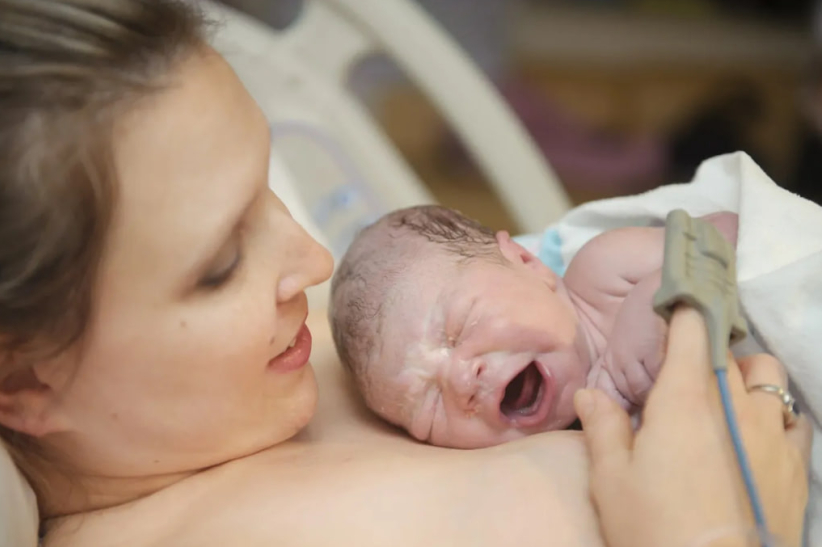 剝奪孩子與母親的連結:那道看不見的「原初傷口」