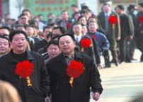 76名處級官員進駐愛滋病村