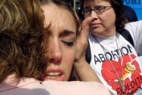 反對墮胎人士舉行祈禱式的遊行