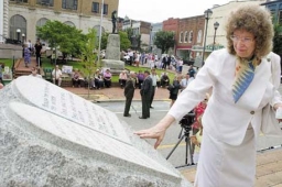 “十誡”紀念碑巡迴美國