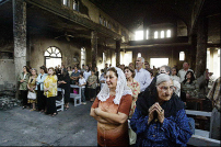 連環爆炸案發生後,伊拉克基督徒仍然回到教堂做主日禮拜