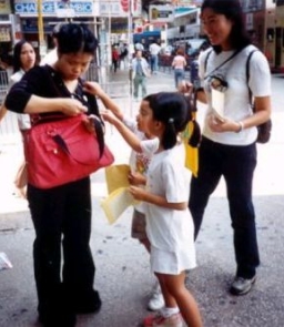 救世軍「賣旗日」適逢聖誕 急徵義工