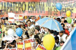 西班牙數十萬人反同性婚姻大遊行
