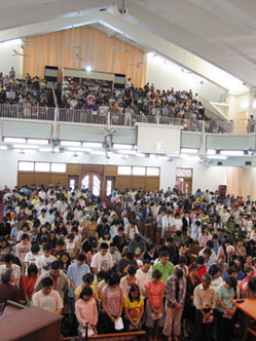 神愛火焰降臨港九研經會‧不少信徒投身事奉