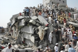 南亞地震死亡人數超過1.9萬 巴基斯坦全國哀悼三天