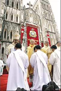 梵蒂岡樞機主教首次在越南任命57名神父