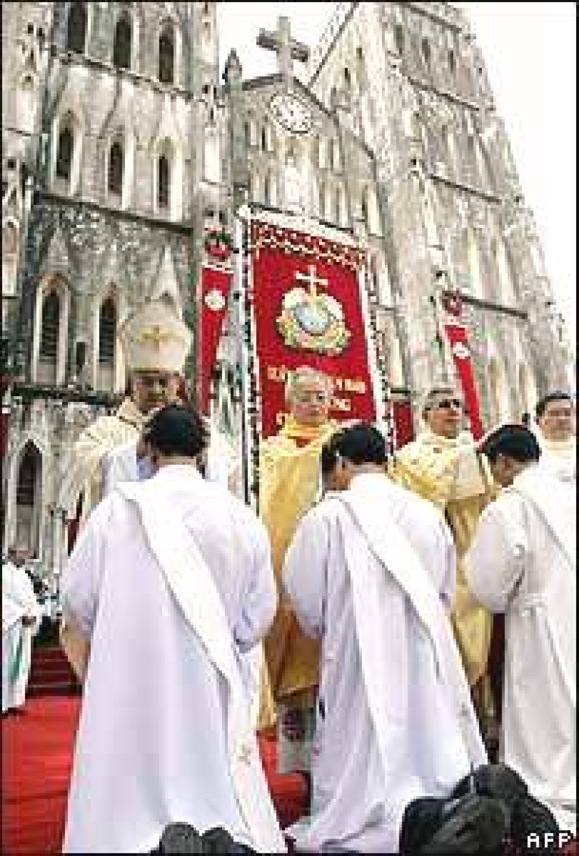 梵蒂岡樞機主教首次在越南任命57名神父