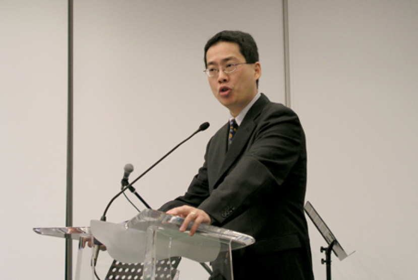 鮑維均博士教導信徒查考聖經之法