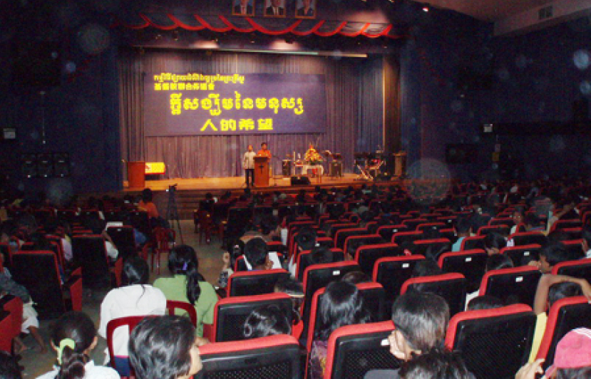 給柬埔寨人們真正的希望 大型佈道會1,500人決志