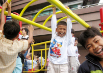 垃圾山兒童香港一日遊 留下笑聲與美夢
