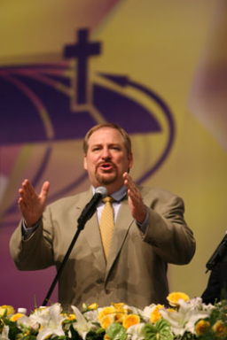 華理克牧師鼓勵華人教會尋求更新與合一