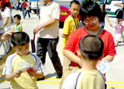 「福音黃金週」兩地恩情一扇牽