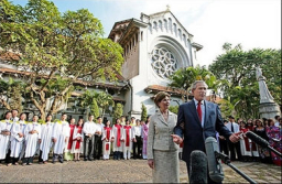 布殊於越南參加主日崇拜 強調宗教自由