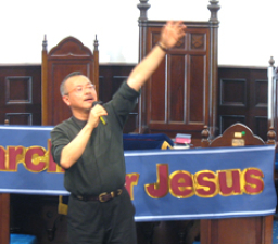 陳恩明牧師澳洲主領青年佈道會勇敢談「性」