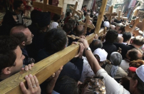 朝聖者聚集耶路撒冷紀念耶穌受難日