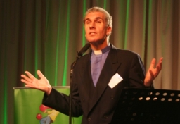 甘力克牧師：以堂會為基地的佈道最為有效