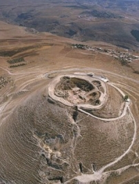 考古學家稱希律王陵墓出土 生前下殺耶穌令