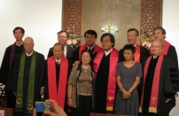 吉中鳴接受牧職 吉母喜極而泣