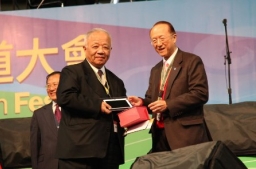 中國兩會邀葛福臨牧師明年訪問內地教會