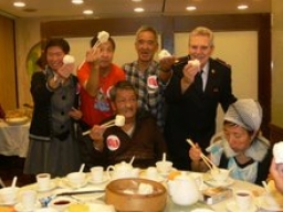 救世軍邀百名露宿者過來人上茶樓讓聖誕添溫暖