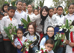 直擊鄭秀文、梁詠琪和卓韻芝「饑饉老撾之旅」