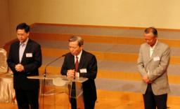 近二千名信徒、牧者及政府高官同為四川禱告