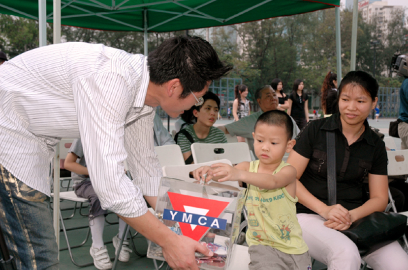YMCA維園發動青年為四川賑災籌款