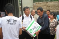 救世軍賑災人員慰問四川災民 救災物資陸續運抵