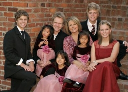 著名基督教歌手Steven Curtis痛失5歲中國養女