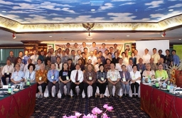 華福中期董事會結束 李秀全牧師工作獲肯定