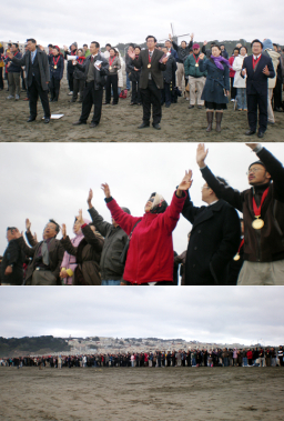 上百傳道人舊金山海邊遠眺神州為祖國獻禱告