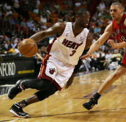 NBA明星韋德與母親一道侍奉神