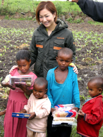 圖:鄭秀文、梁詠琪、張瑪莉與「囝囝」們相逢心歡喜