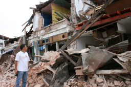印尼地震災情嚴峻 宣明會總幹事親臨災區展救援