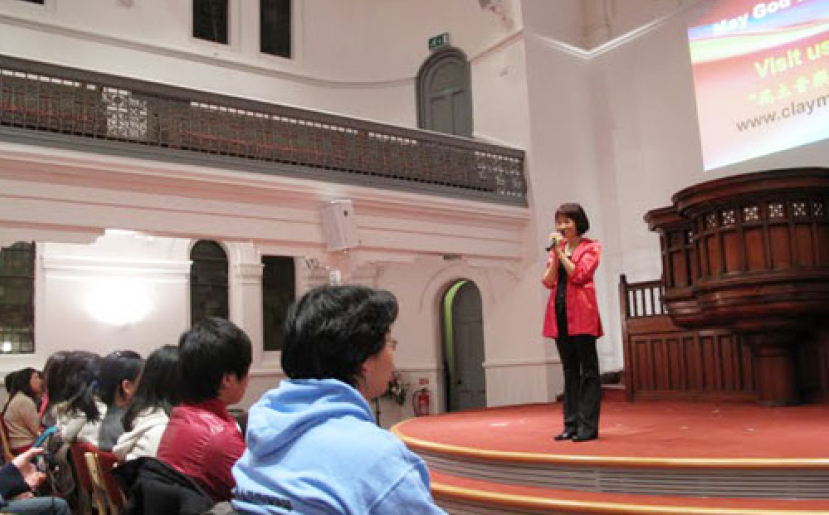 泥土音樂首次英國行 向數百中國學子佈道