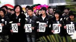 香港義工黃福榮玉樹震中捨身救人感動神州