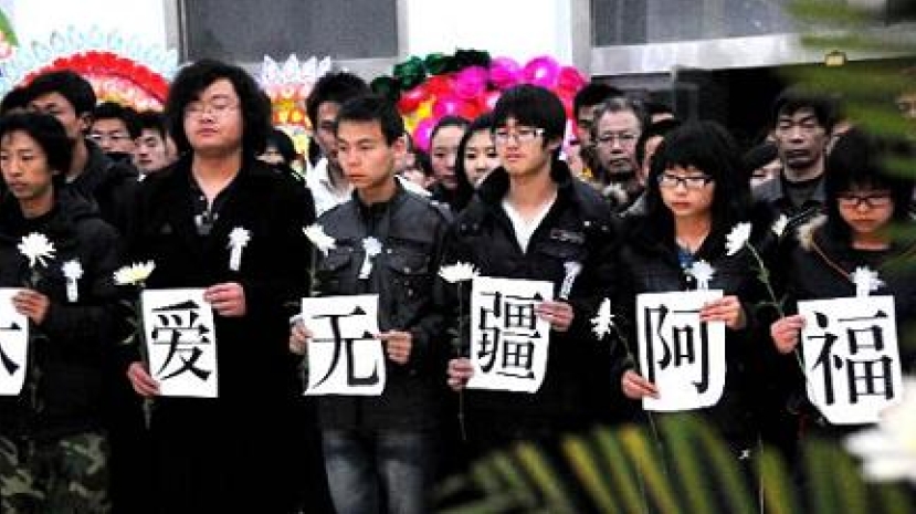 香港義工黃福榮玉樹震中捨身救人感動神州