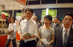 環境局局長邱騰華:要懂得選擇書籍!