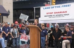 紐約數百民眾世貿遺址集會 反對建清真寺